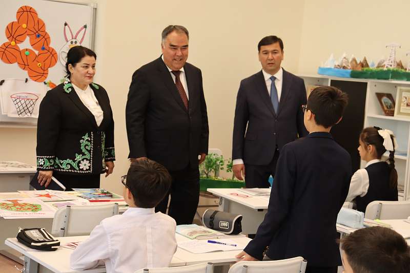 Визит Председателя Согдийской области в школу имени А.П. Чехова