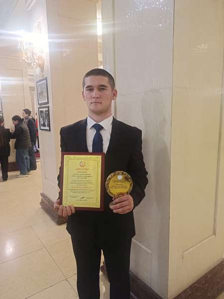Гордость школы Чехова: Мадализода Зикрулло — победитель республиканского конкурса!